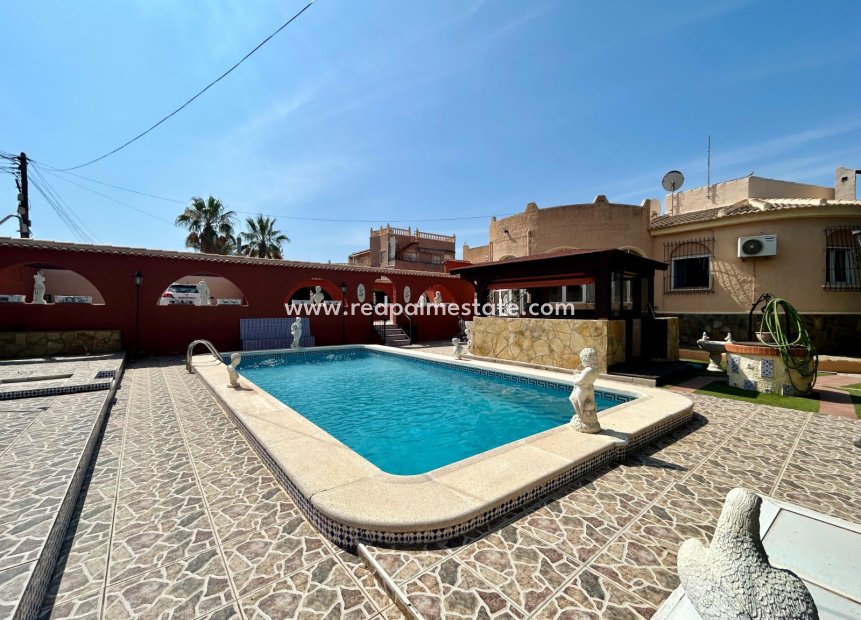 Videresalg - Villa -
Torrevieja - Inland