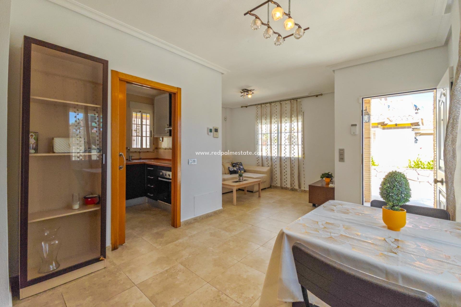 Videresalg - Villa -
Torrevieja - La Mata