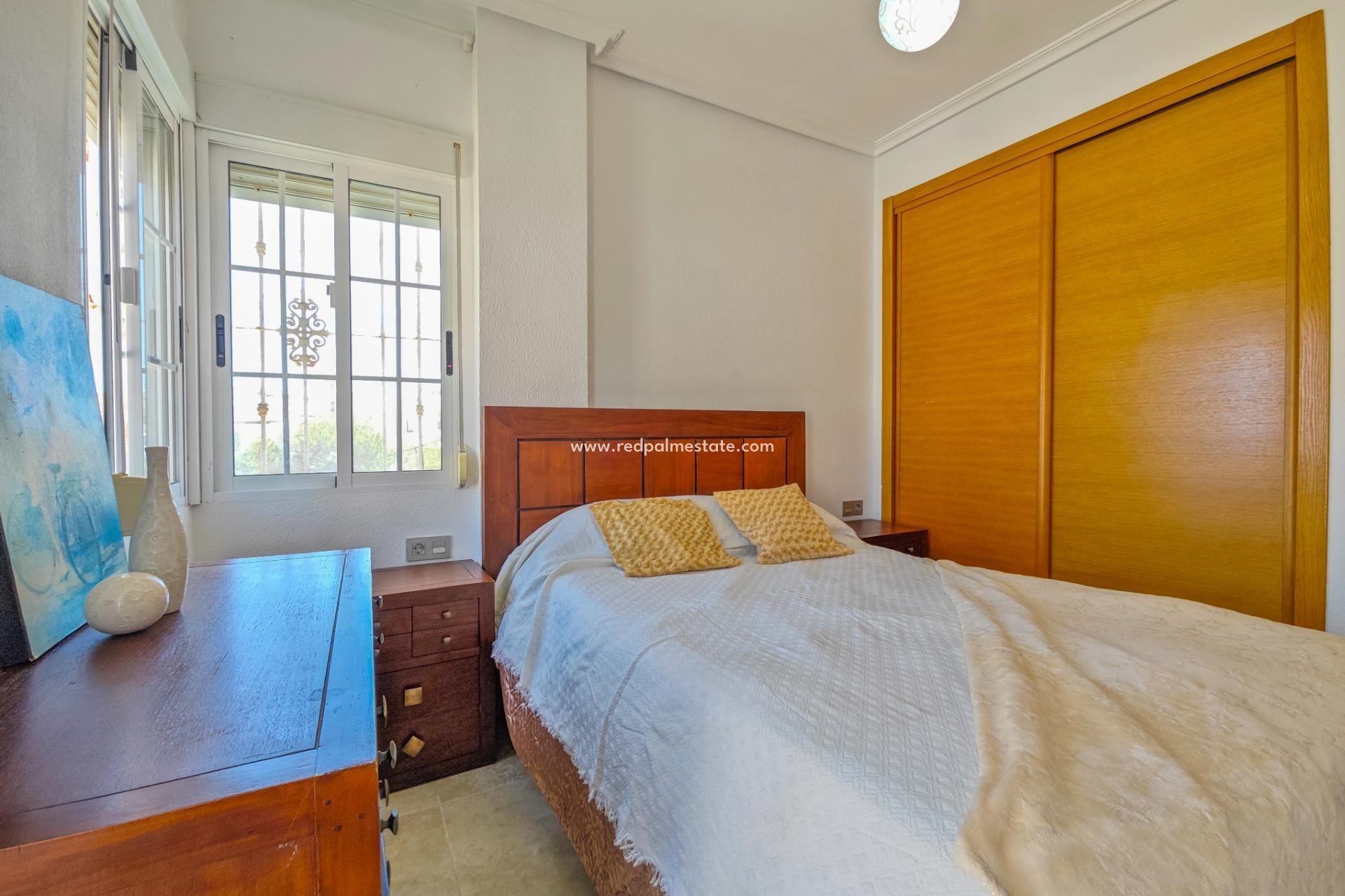 Videresalg - Villa -
Torrevieja - La Mata