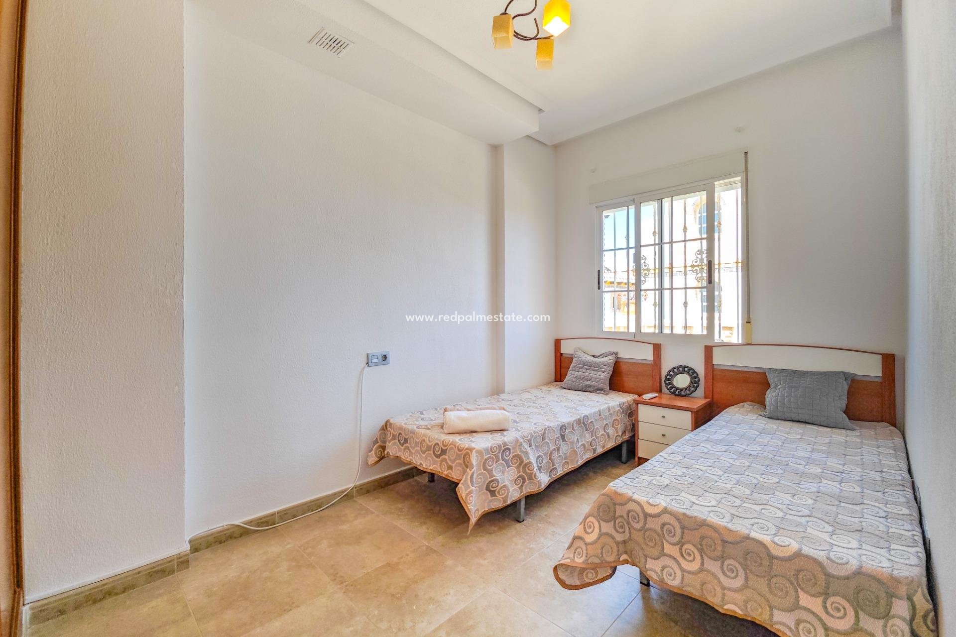 Videresalg - Villa -
Torrevieja - La Mata