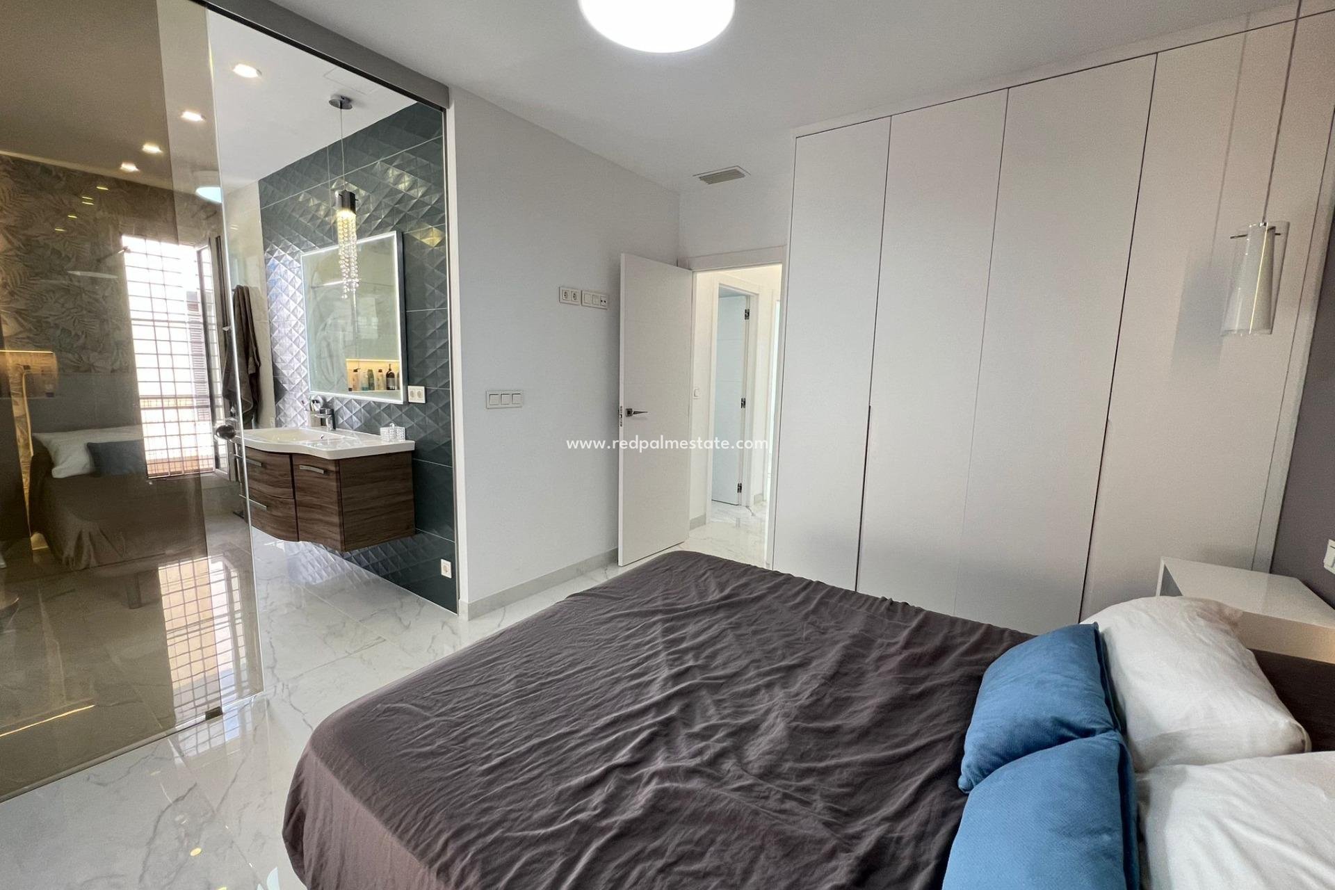 Videresalg - Villa -
Torrevieja - La Mata