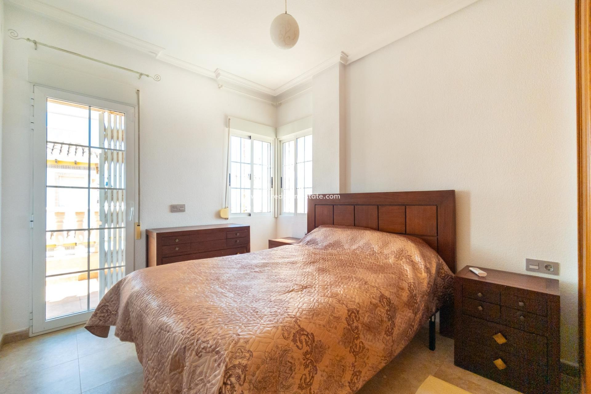 Videresalg - Villa -
Torrevieja - La Mata