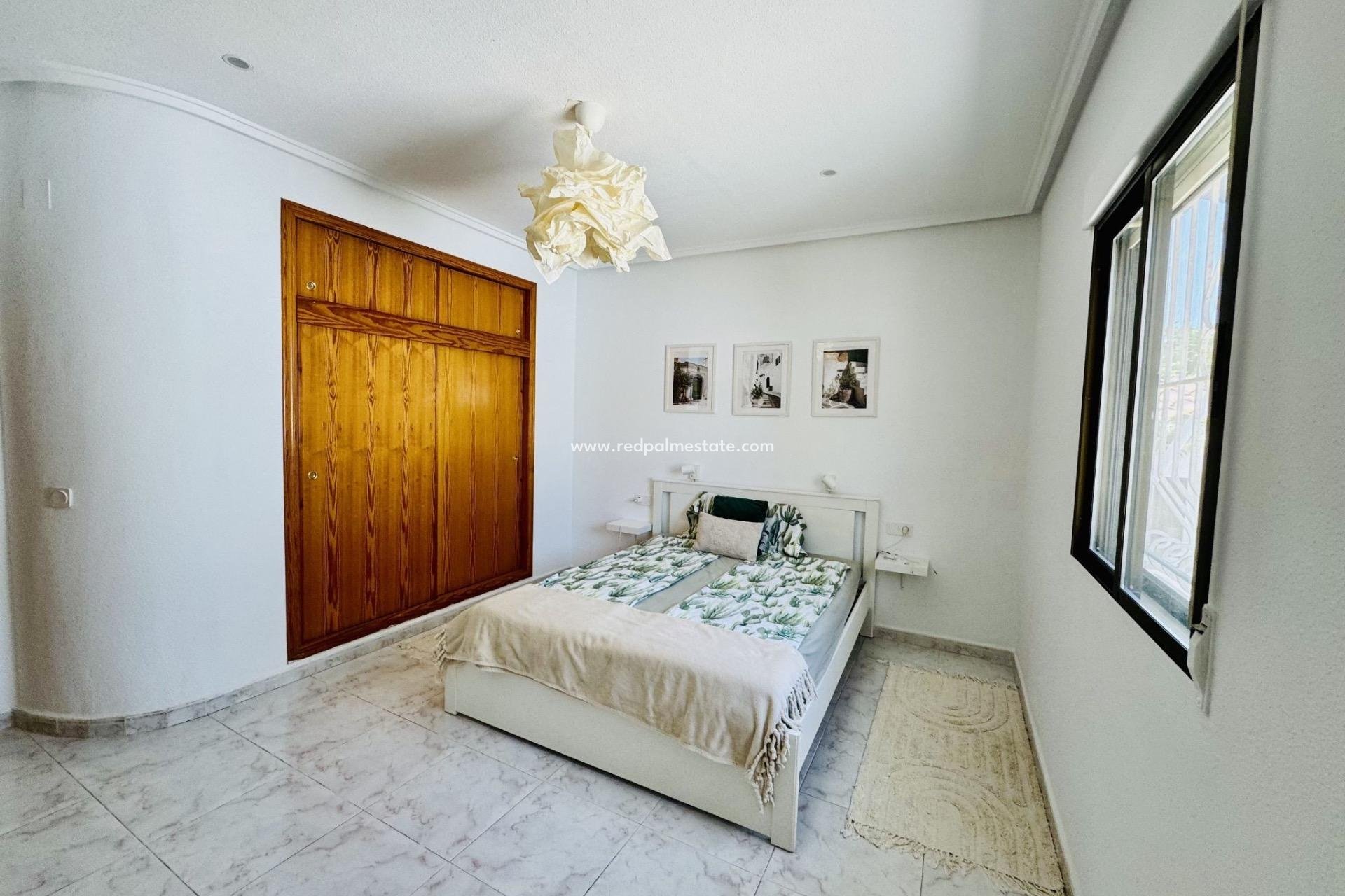 Videresalg - Villa -
Torrevieja - La Siesta - El Salado - Torreta