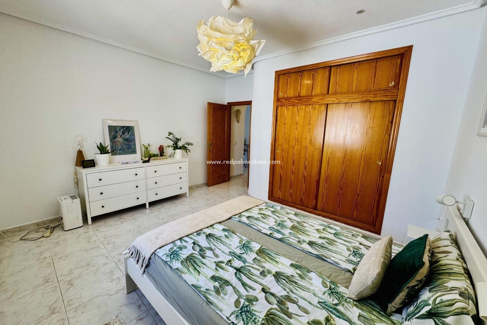 Videresalg - Villa -
Torrevieja - La Siesta - El Salado - Torreta
