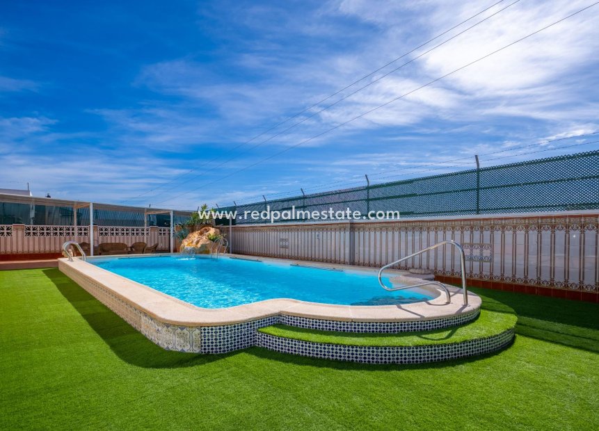 Videresalg - Villa -
Torrevieja - La Siesta - El Salado -  Torreta