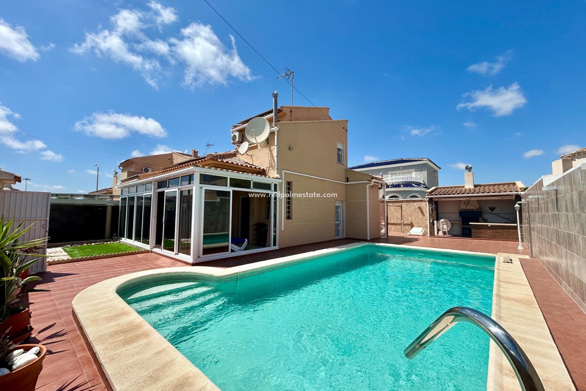 Videresalg - Villa -
Torrevieja - La Siesta - El Salado -  Torreta