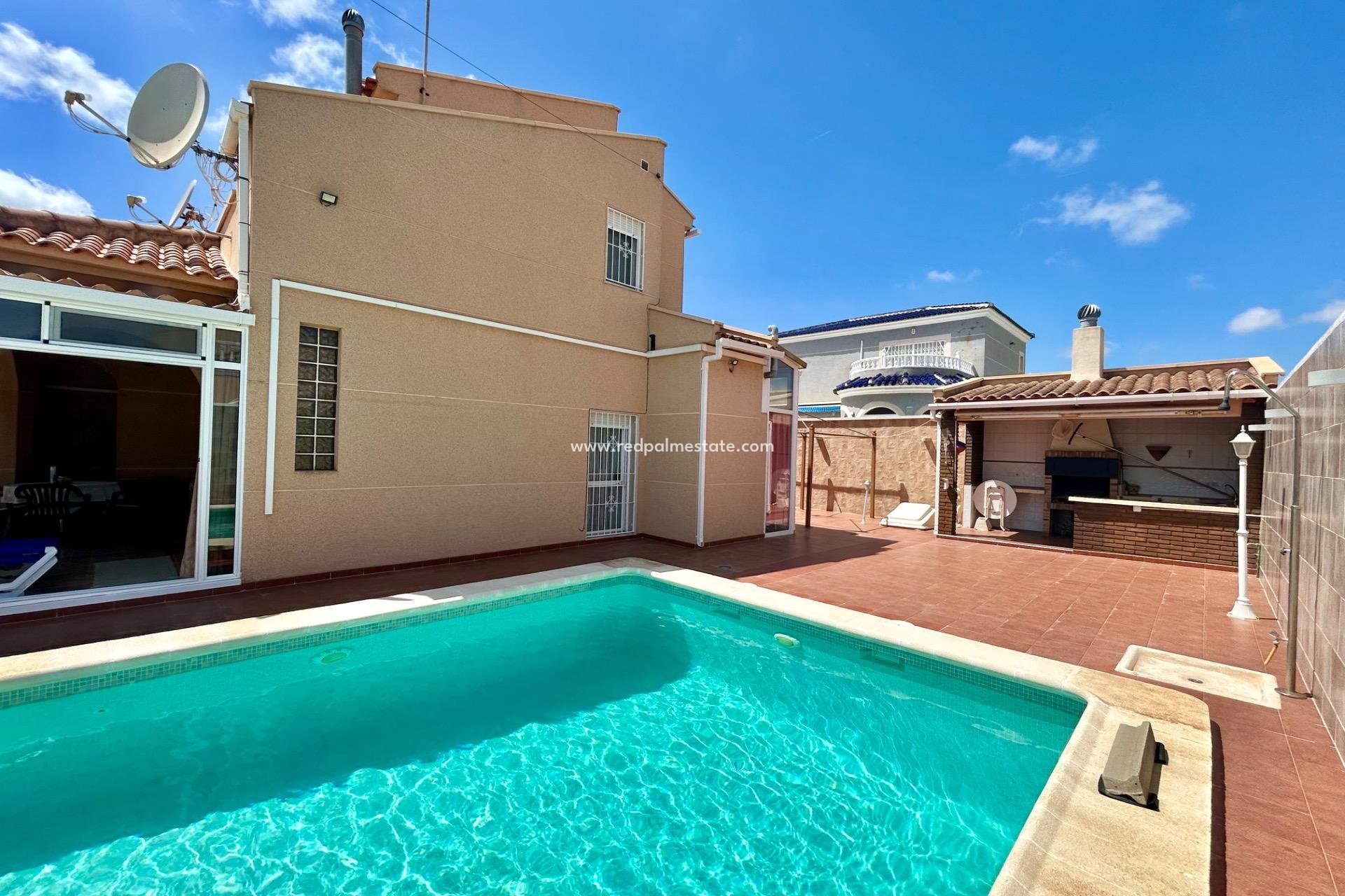 Videresalg - Villa -
Torrevieja - La Siesta - El Salado -  Torreta