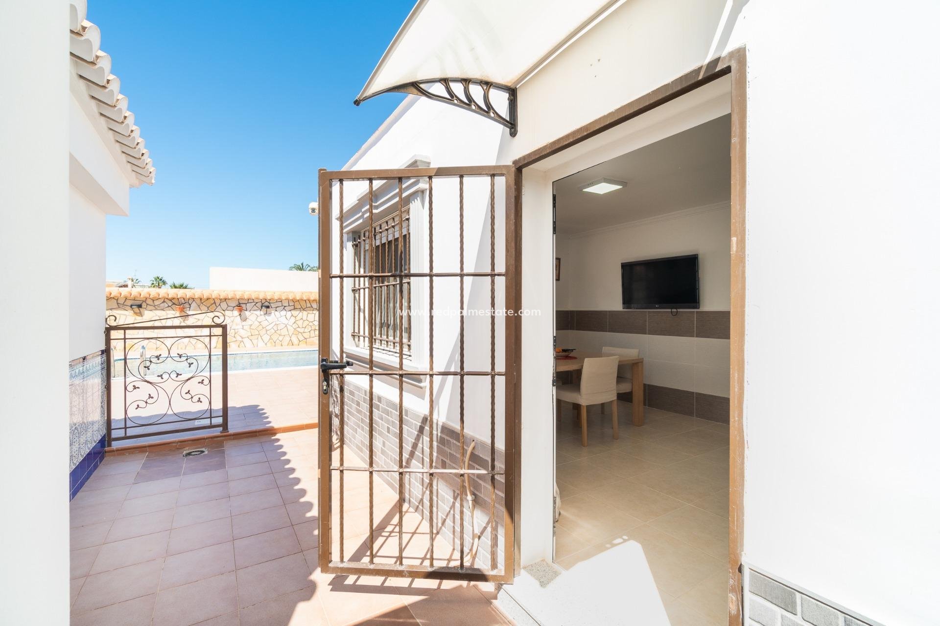 Videresalg - Villa -
Torrevieja - La Siesta - El Salado - Torreta