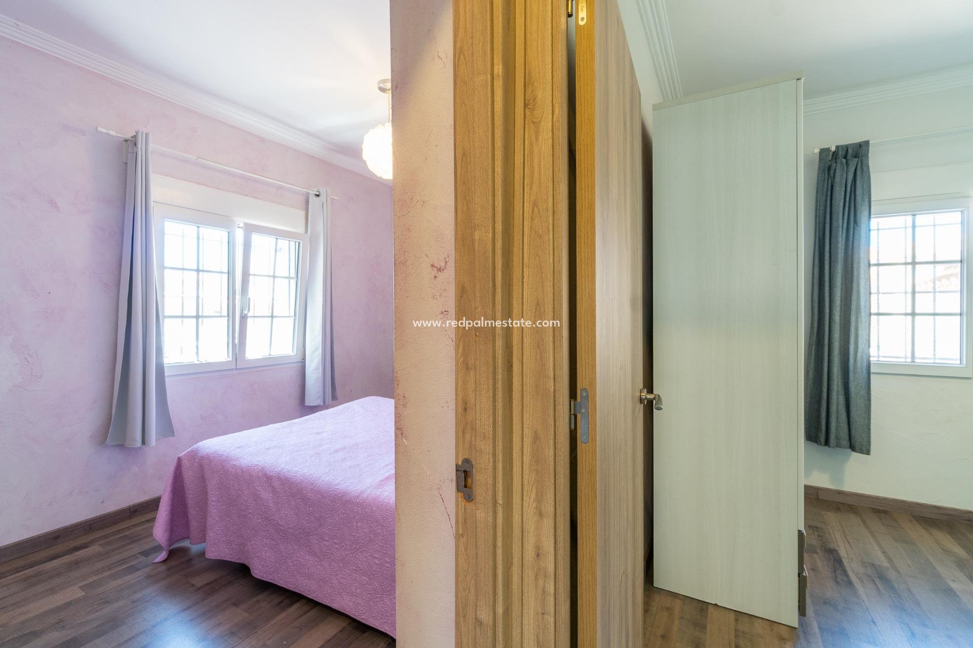 Videresalg - Villa -
Torrevieja - La Siesta - El Salado - Torreta