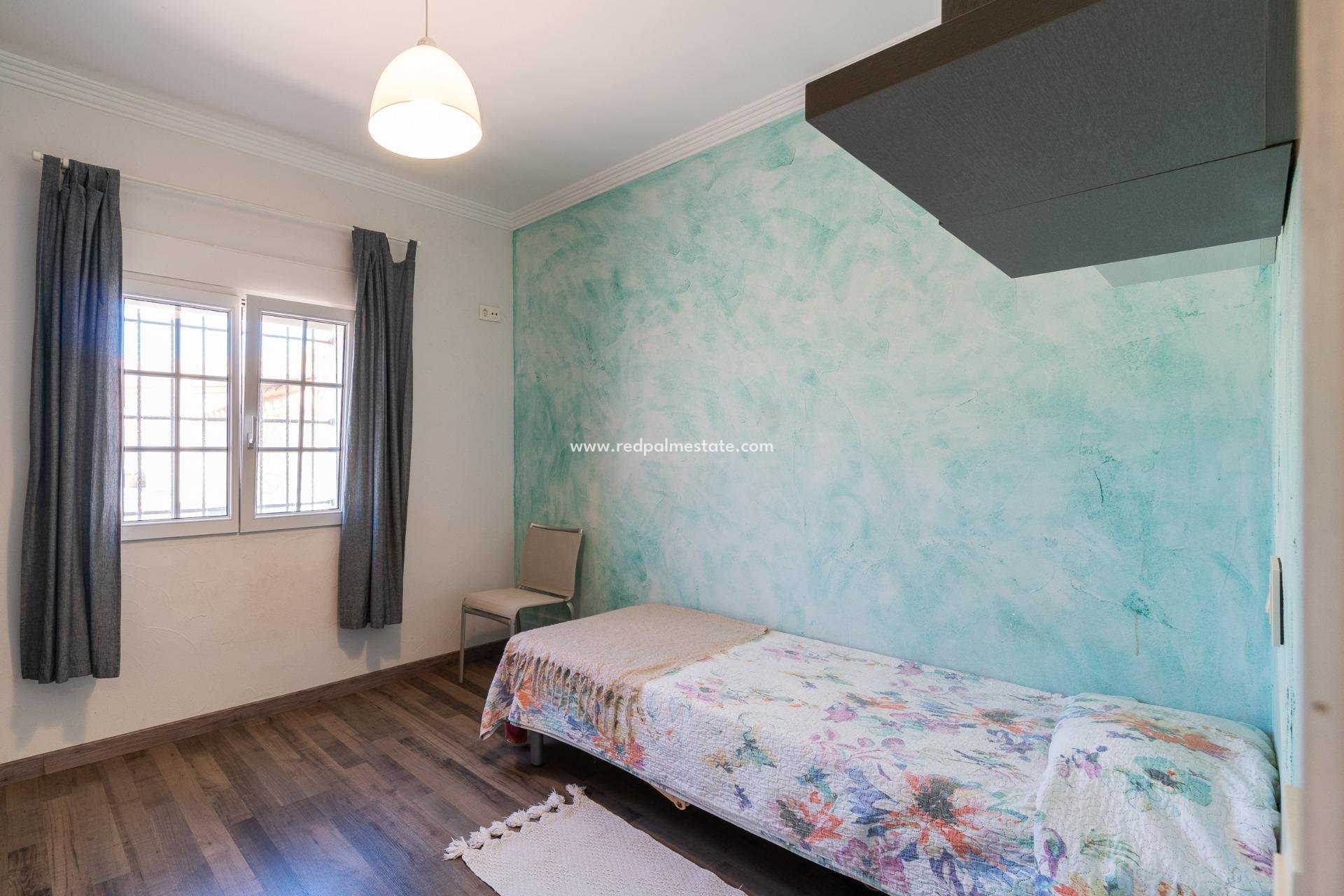 Videresalg - Villa -
Torrevieja - La Siesta - El Salado - Torreta