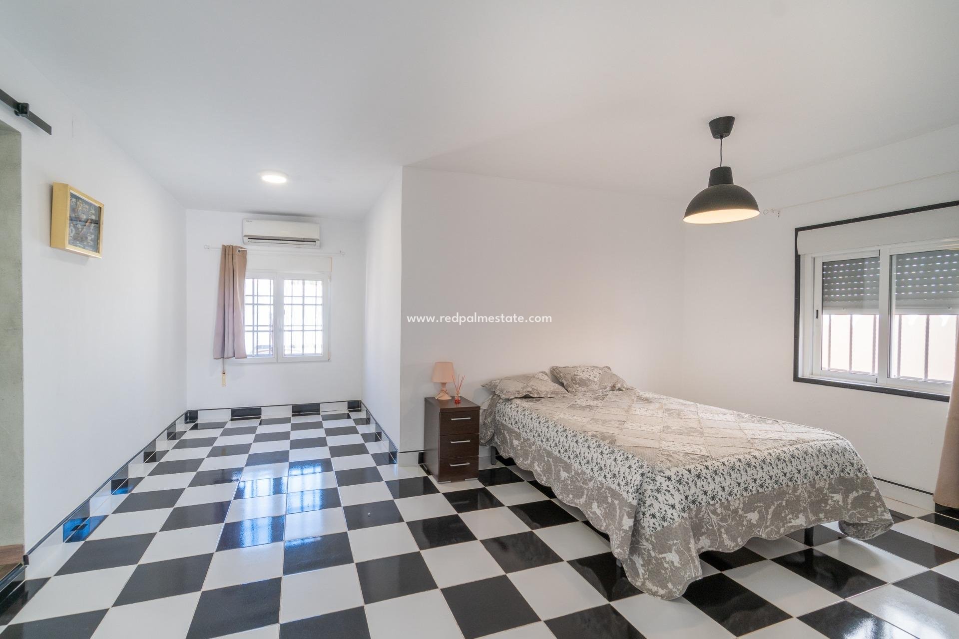 Videresalg - Villa -
Torrevieja - La Siesta - El Salado - Torreta