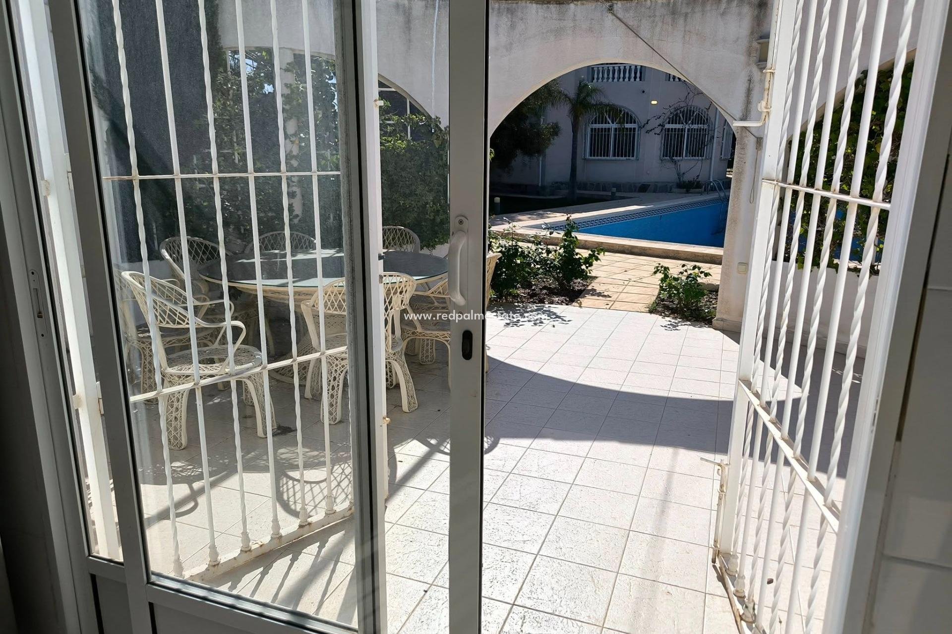 Videresalg - Villa -
Torrevieja - La siesta