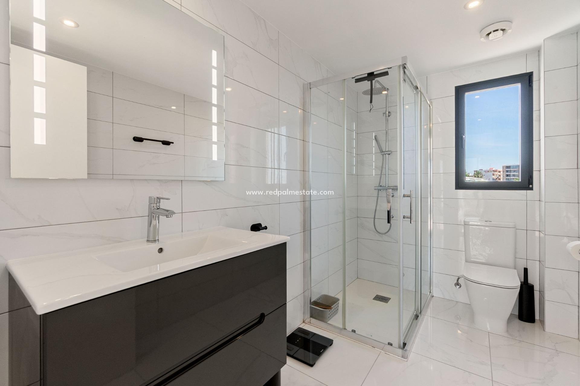 Videresalg - Villa -
Torrevieja - La Veleta