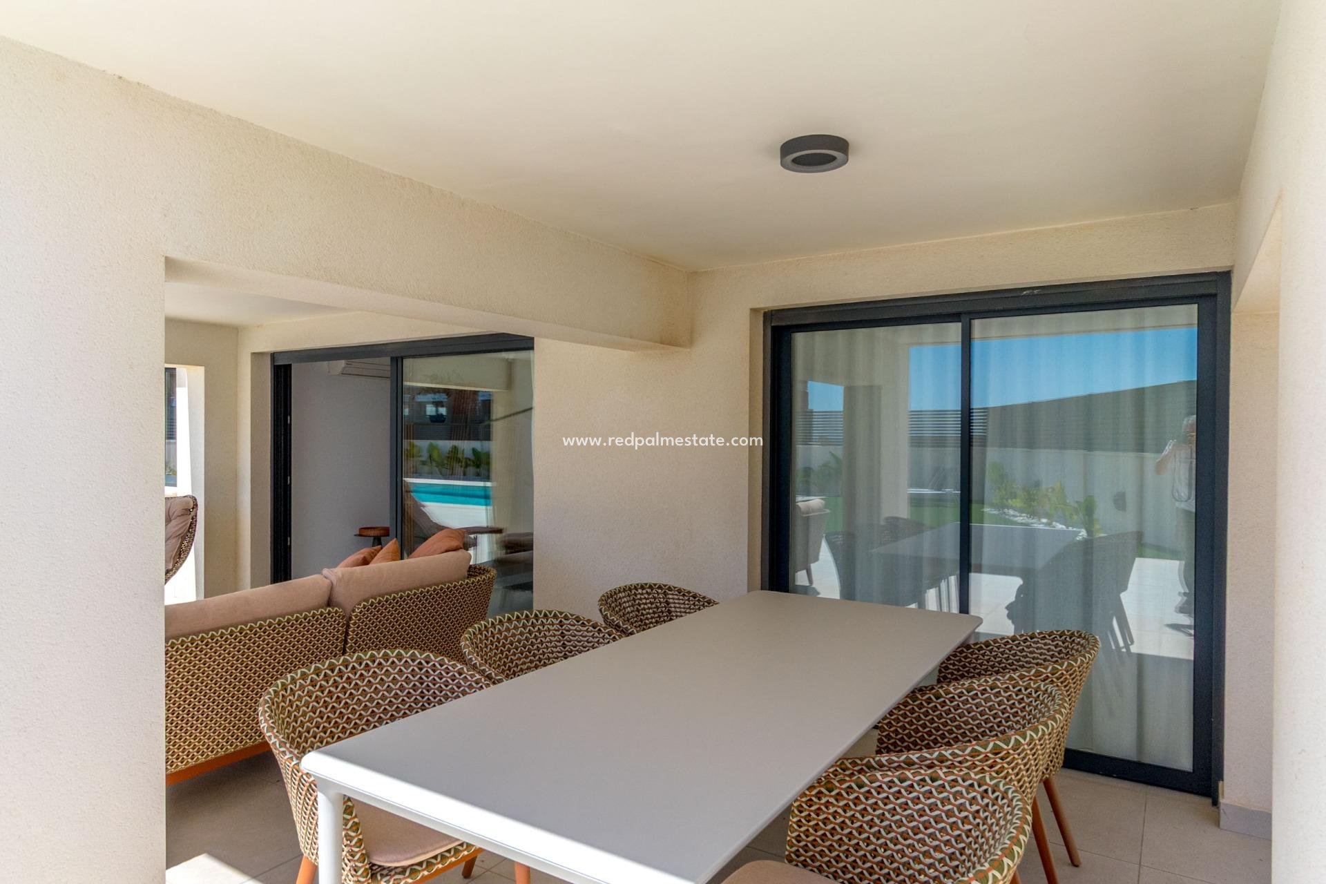 Videresalg - Villa -
Torrevieja - La Veleta