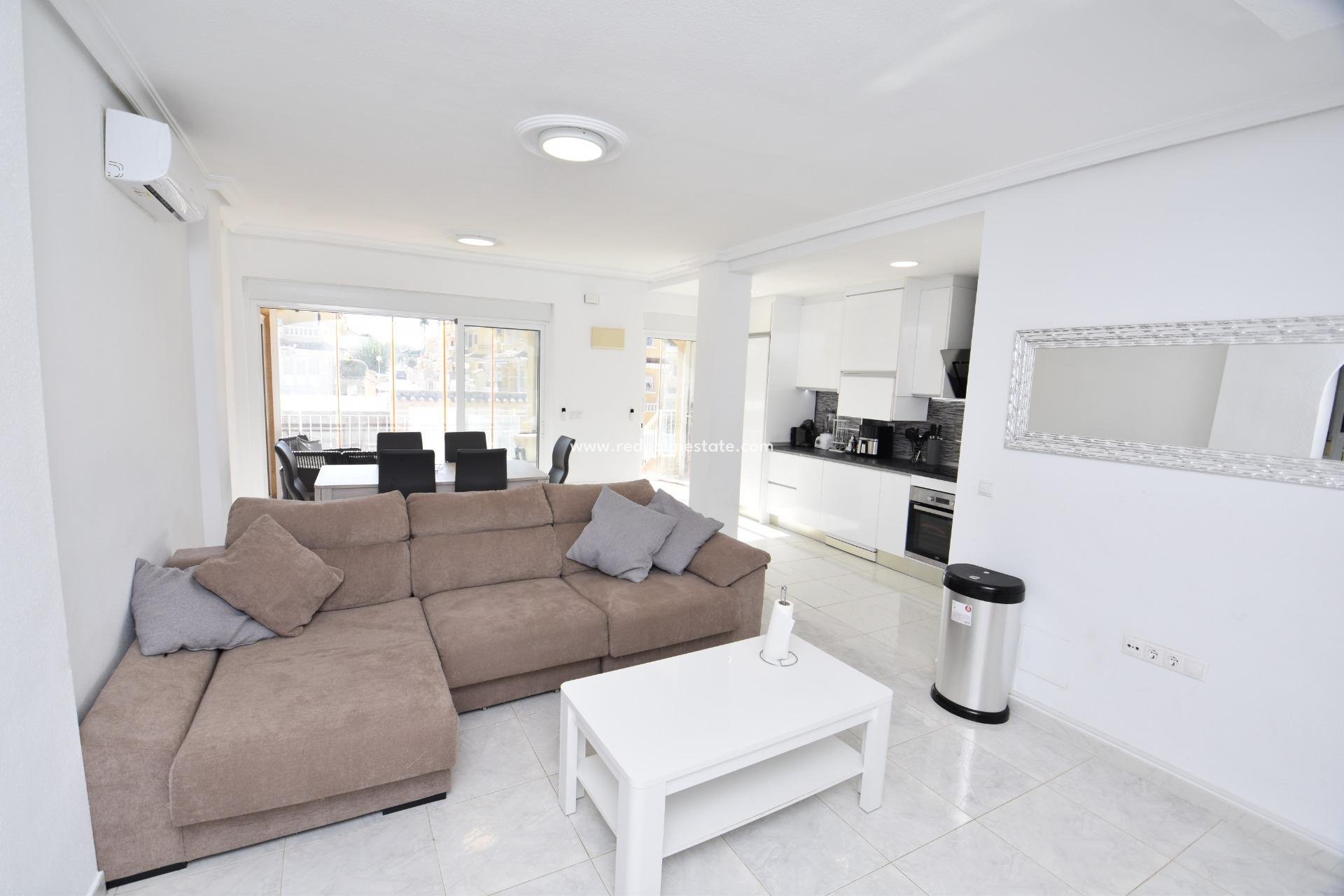 Videresalg - Villa -
Torrevieja - Los altos