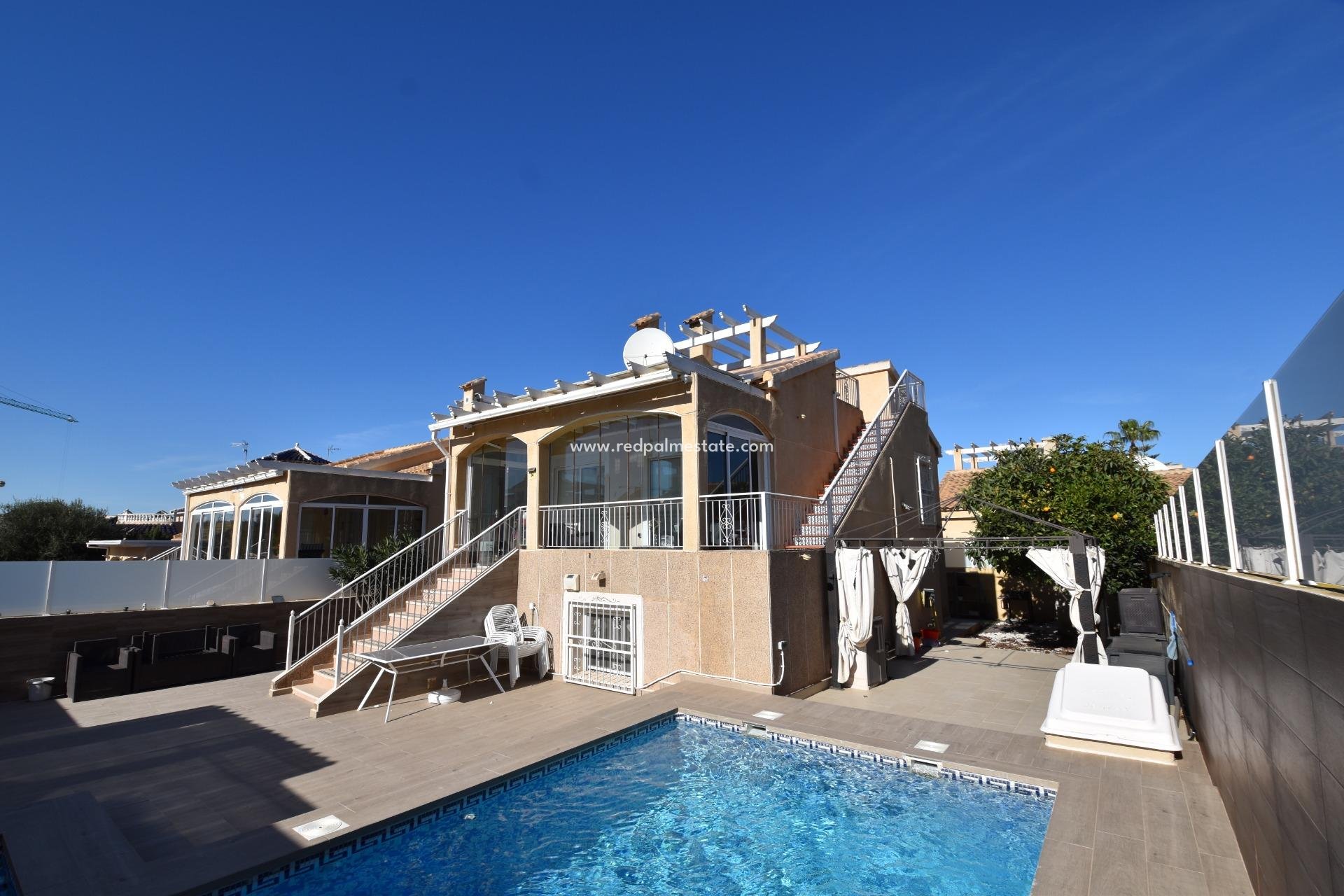 Videresalg - Villa -
Torrevieja - Los altos