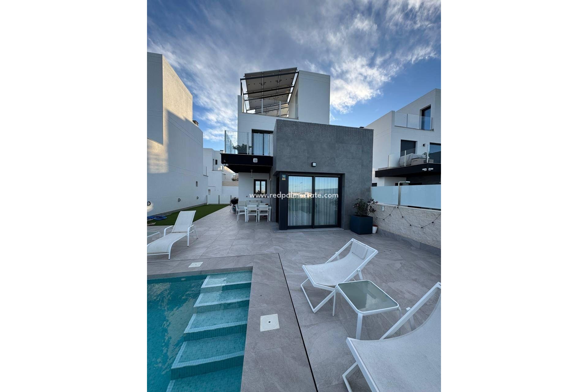 Videresalg - Villa -
Torrevieja - Los balcones