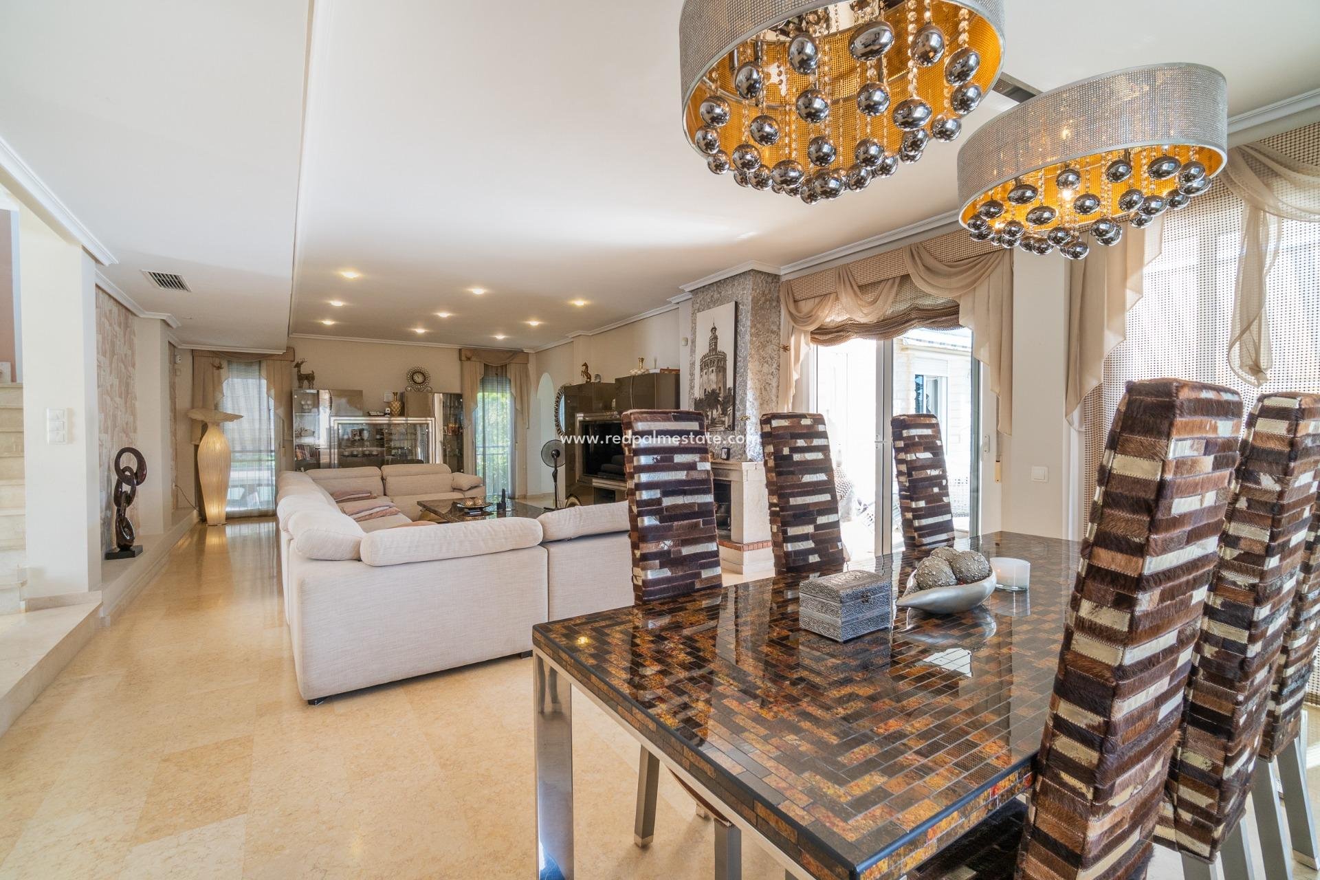 Videresalg - Villa -
Torrevieja - Torre la mata