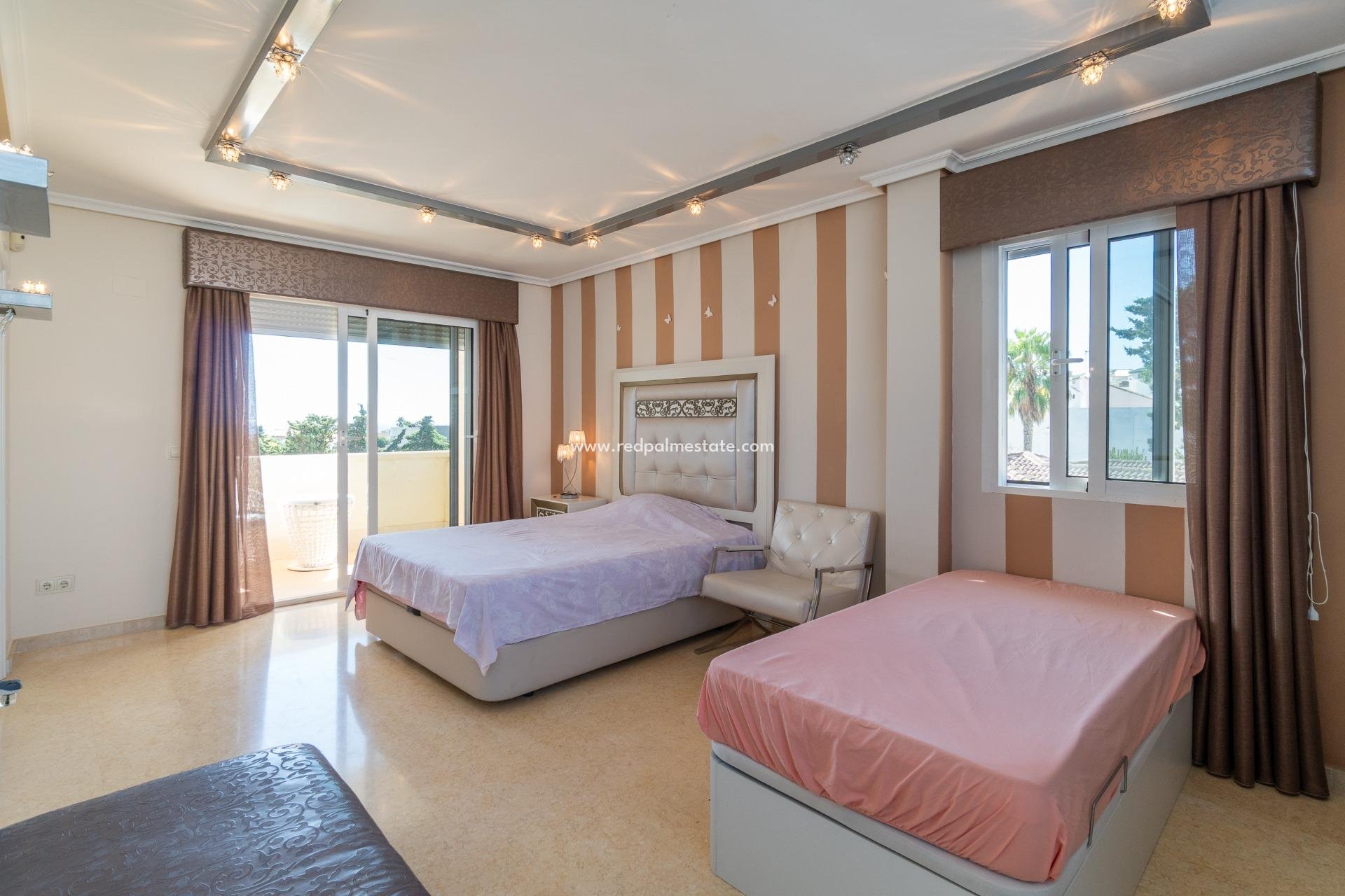 Videresalg - Villa -
Torrevieja - Torre la mata