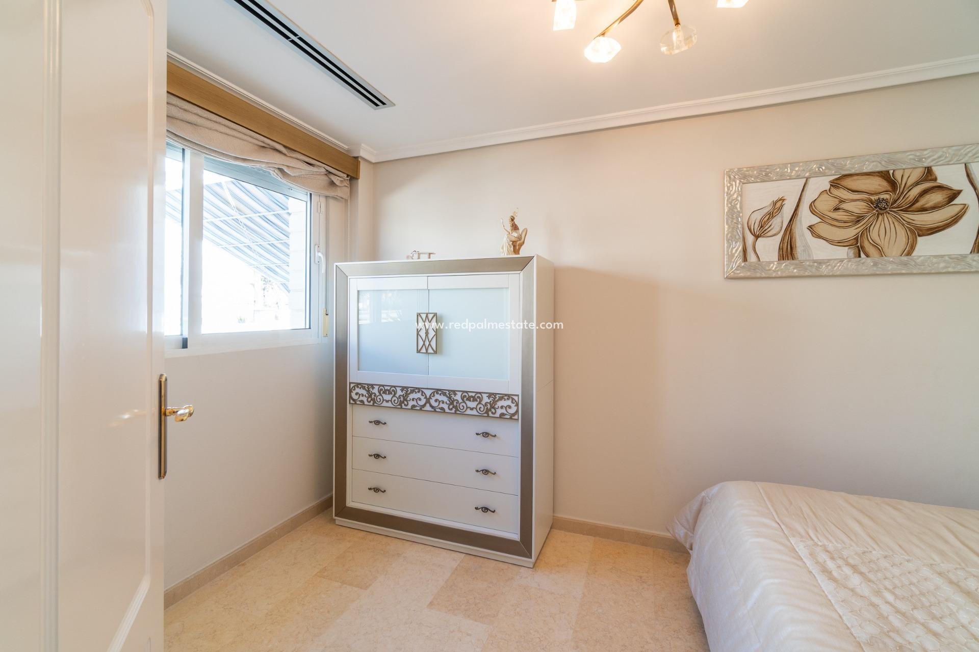 Videresalg - Villa -
Torrevieja - Torre la mata