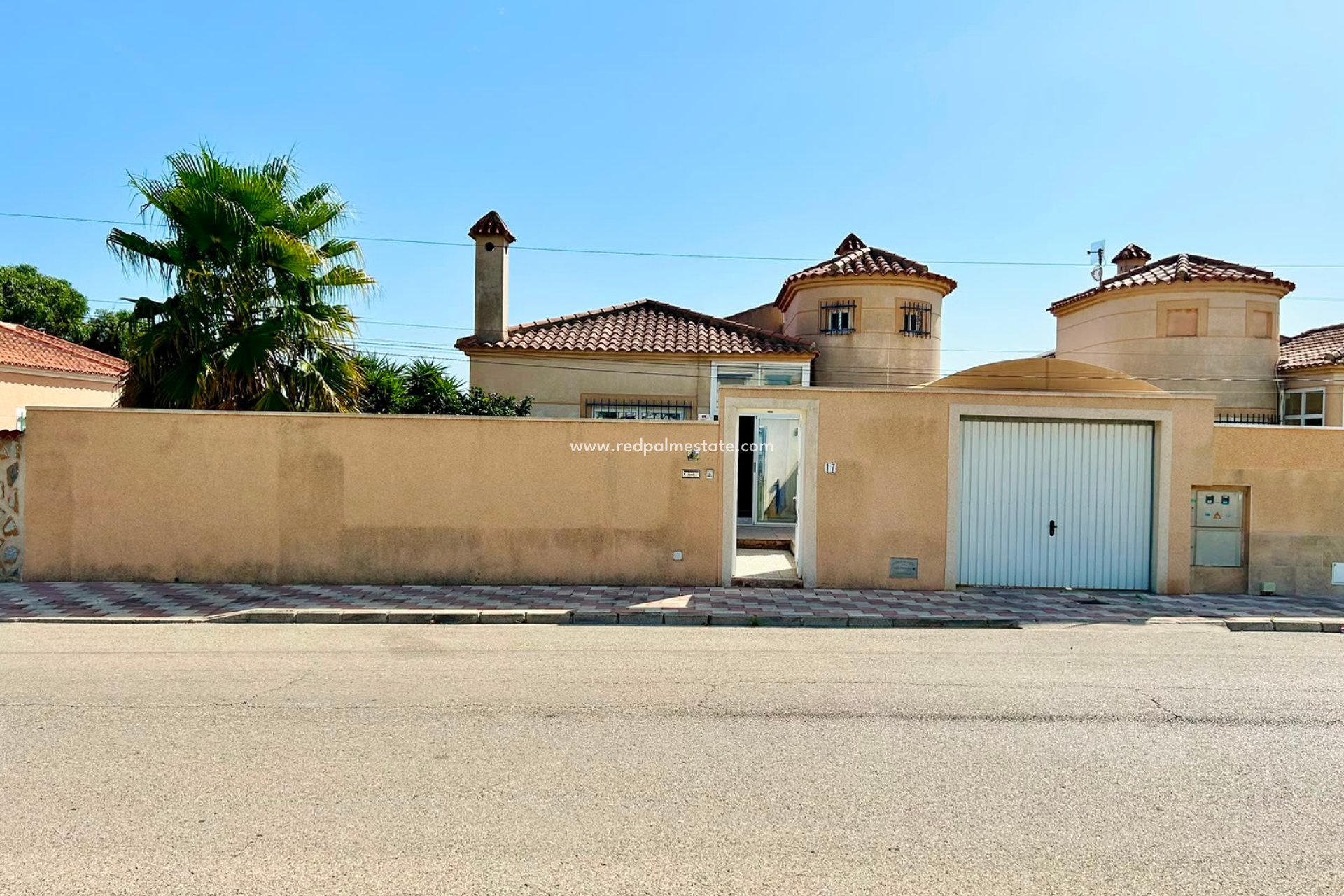 Videresalg - Villa -
Torrevieja - Urbanización San Luis
