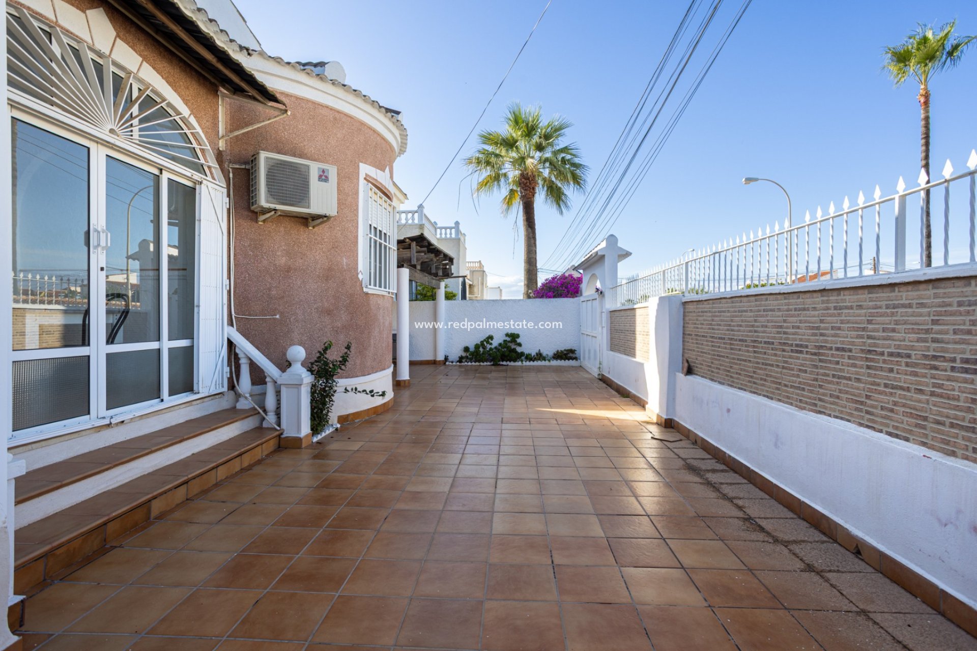Videresalg - Villa -
Torrevieja - Urbanización San Luis
