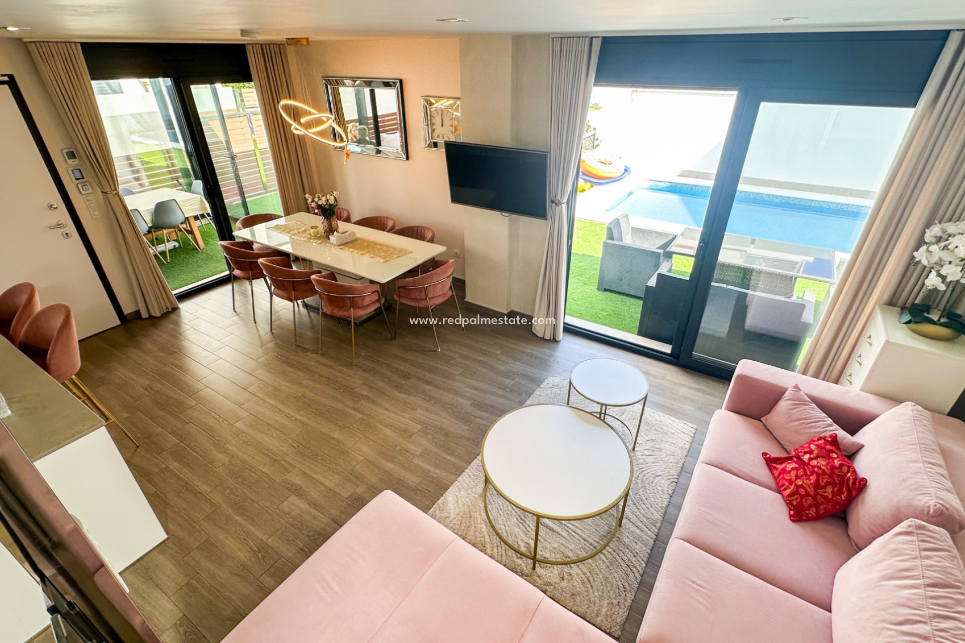 Videresalg - Villa -
Torrevieja