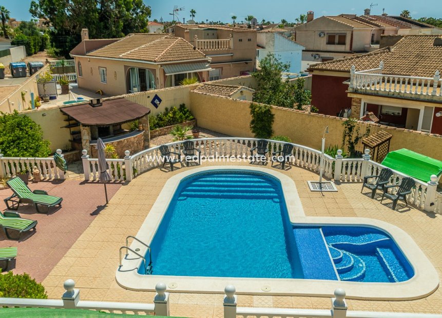 Videresalg - Villa -
Torrevieja