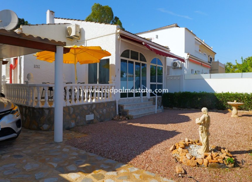 Videresalg - Villa -
Torrevieja