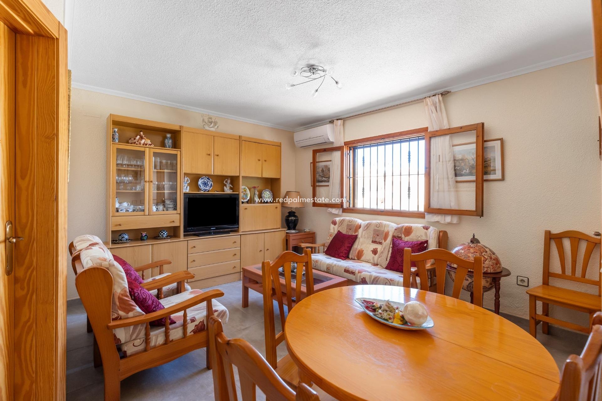 Videresalg - Villa -
Torrevieja