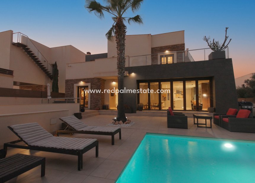 Videresalg - Villa -
Torrevieja