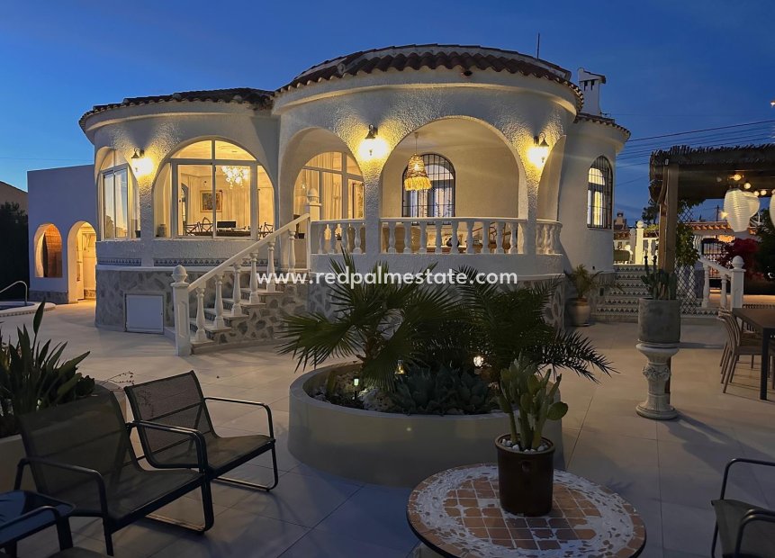 Videresalg - Villa -
Torrevieja