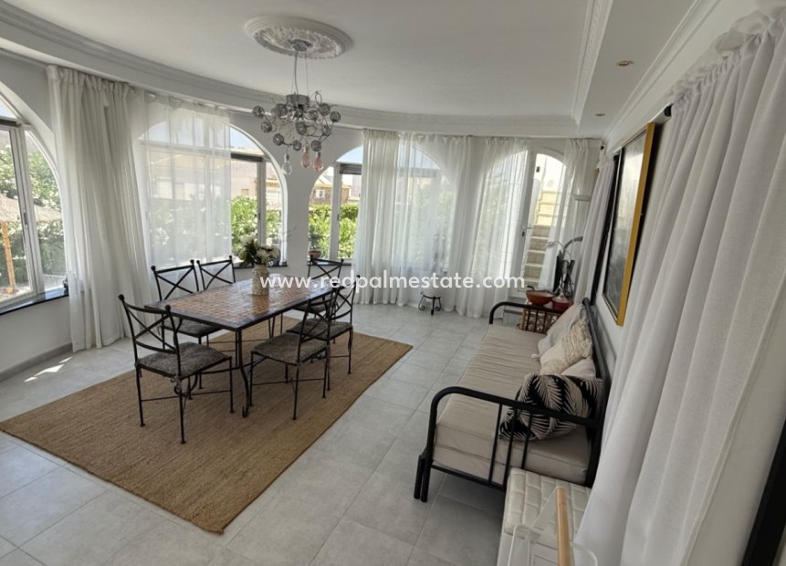 Videresalg - Villa -
Torrevieja