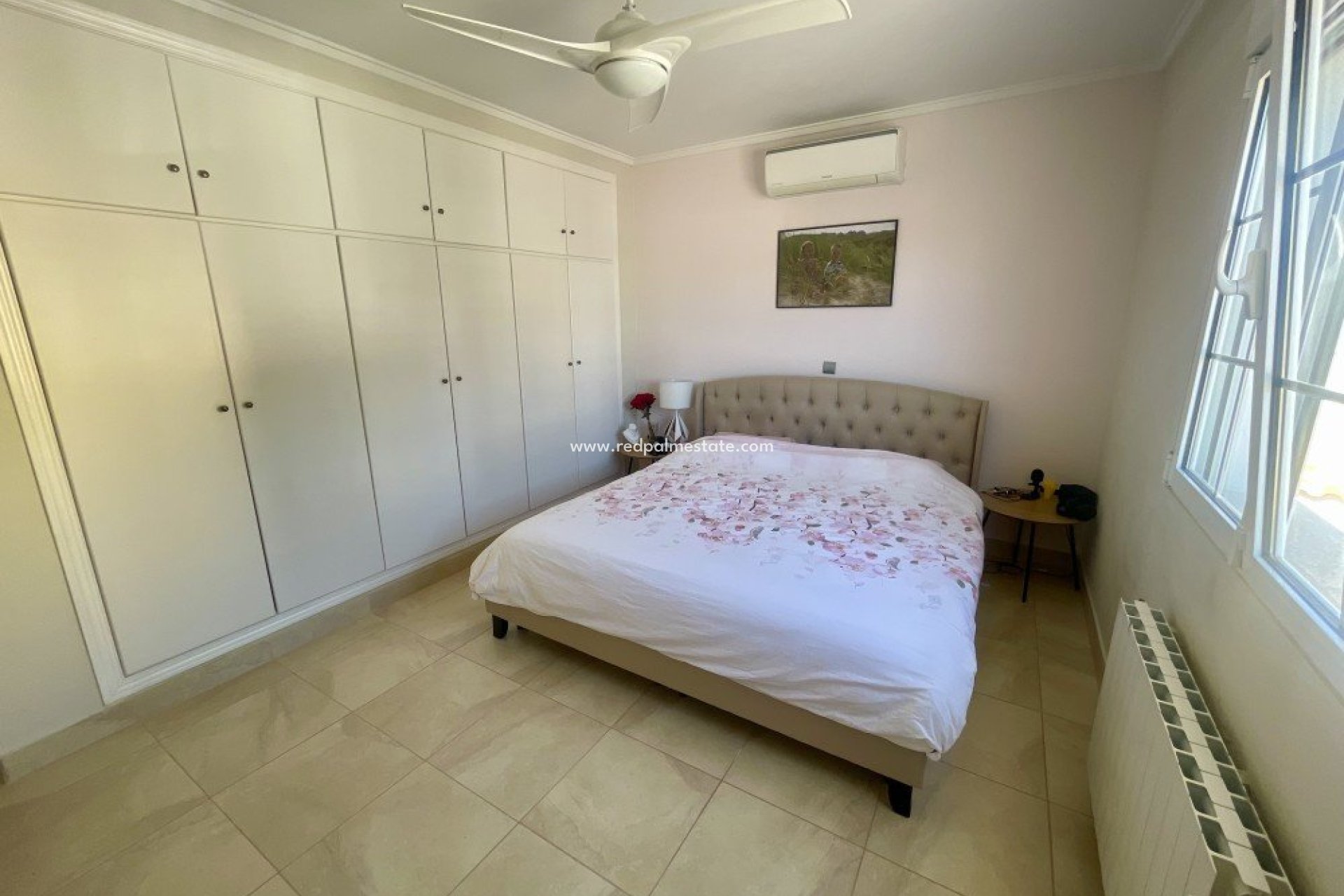 Videresalg - Villa -
Urb. La Marina - Inland