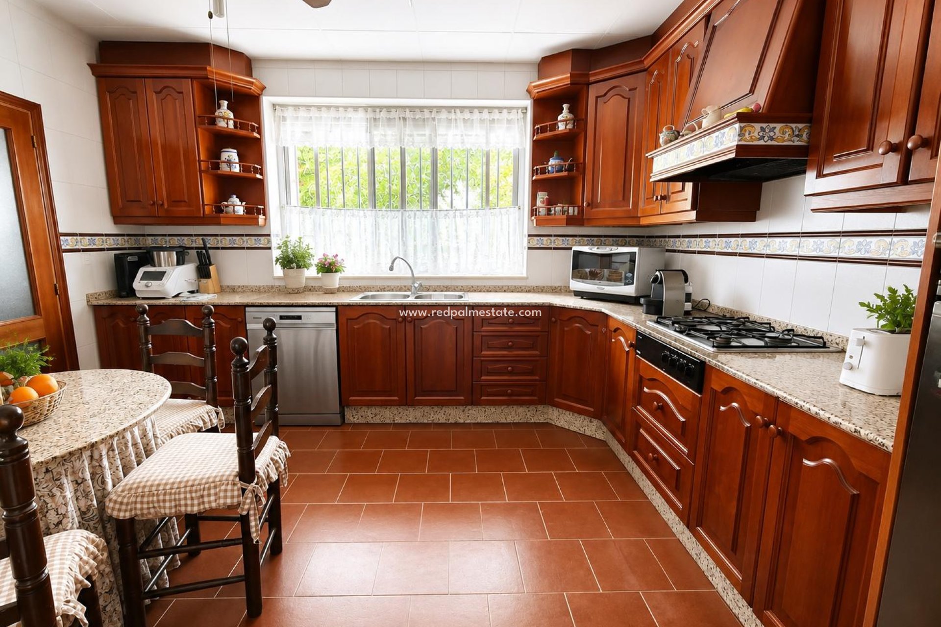 Videresalg - Villa -
Villena - Inland