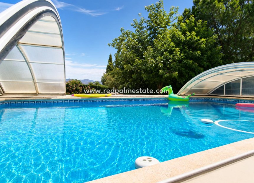 Videresalg - Villa -
Villena - Inland
