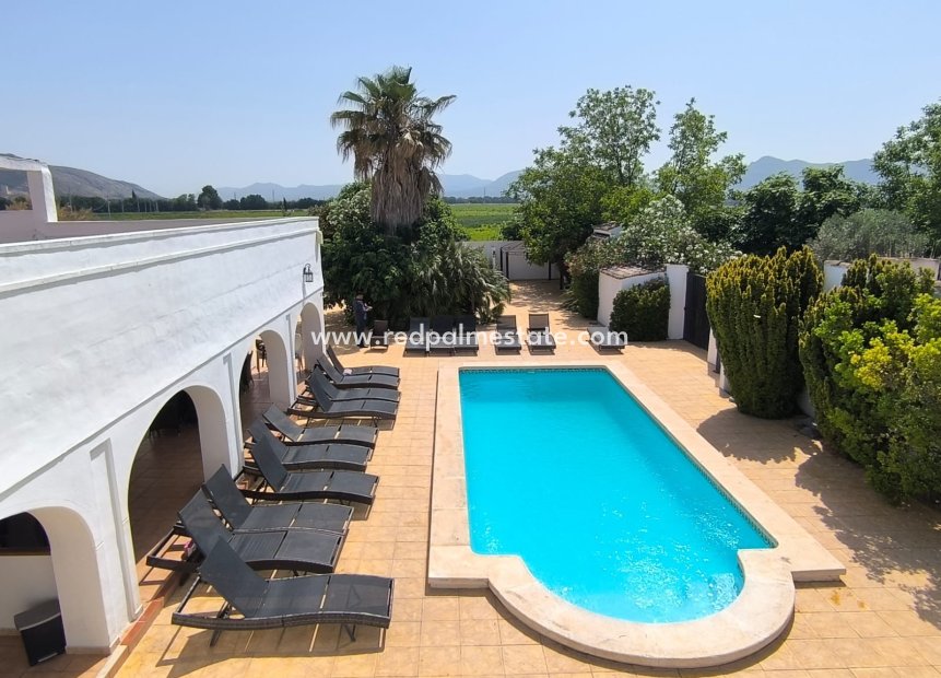 Videresalg - Villa -
Villena - Inland