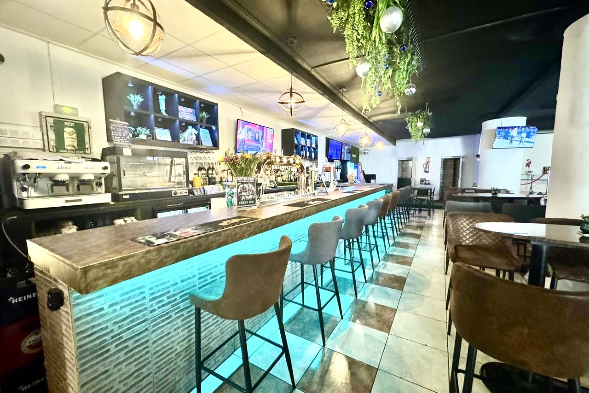 Videresalg - Virksomhet -
San Miguel de Salinas - Inland