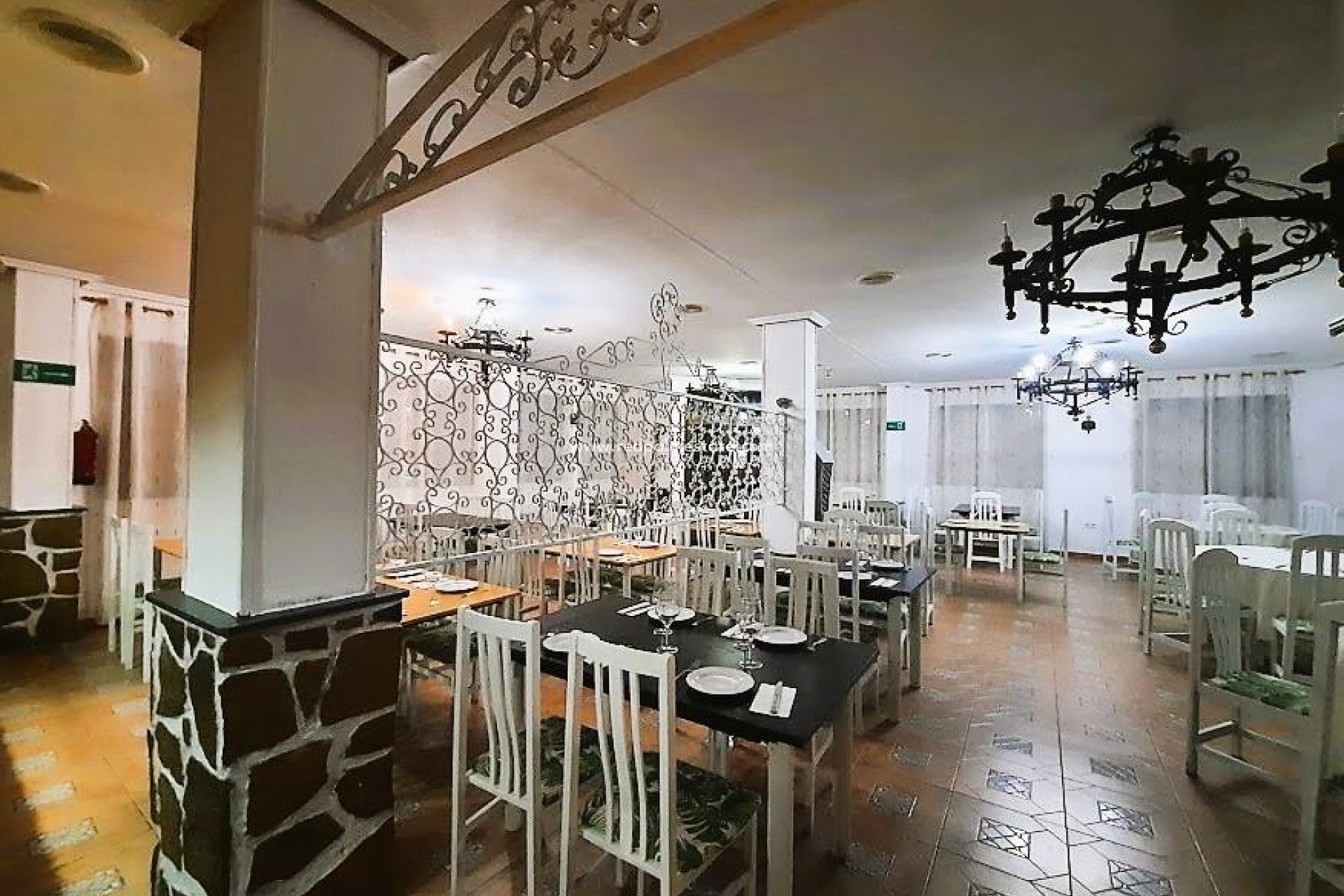 Videresalg - Virksomhet -
Torrevieja - El Acequión - Los Náufragos