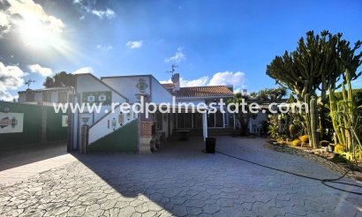 Villa - Återförsäljning - Orihuela Costa - Campoamor