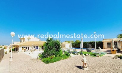 Villa - Återförsäljning - Orihuela Costa - Campoamor