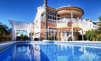Villa - Återförsäljning -
            Orihuela Costa - CH-40889