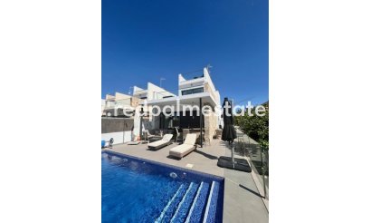 Villa - Återförsäljning - Orihuela Costa - Costa Blanca