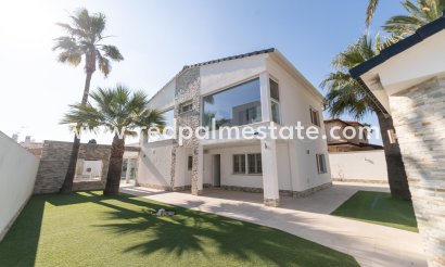 Villa - Återförsäljning - Orihuela Costa - La Zenia