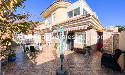 Villa - Återförsäljning - Orihuela Costa - Punta Prima