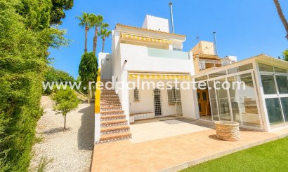 Villa - Återförsäljning - Orihuela Costa - Villamartín