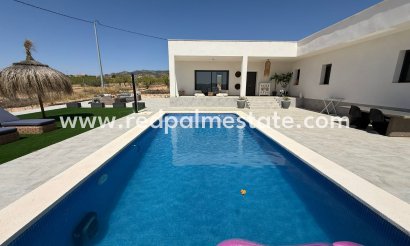 Villa - Återförsäljning - Pinoso - Inland