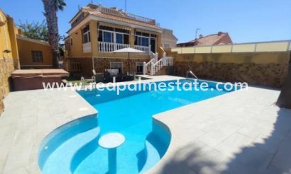 Villa - Återförsäljning - Torrevieja - Aguas Nueva