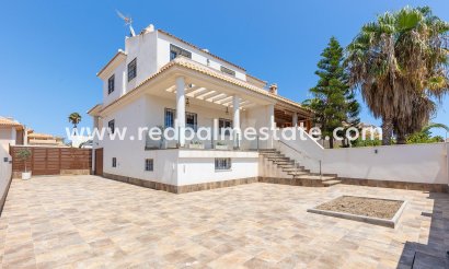 Villa - Återförsäljning - Torrevieja - Aguas Nueva