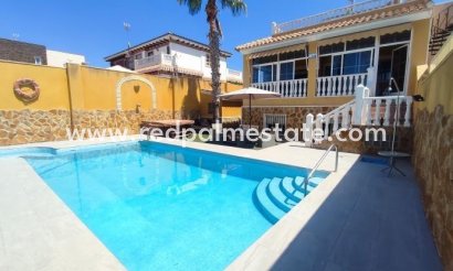 Villa - Återförsäljning - Torrevieja - Aguas nuevas 1